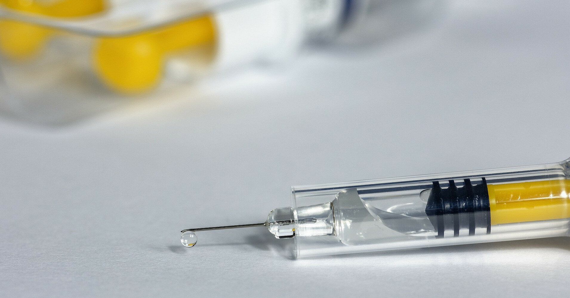 Итальянке по ошибке вкололи сразу 6 доз вакцины Pfizer