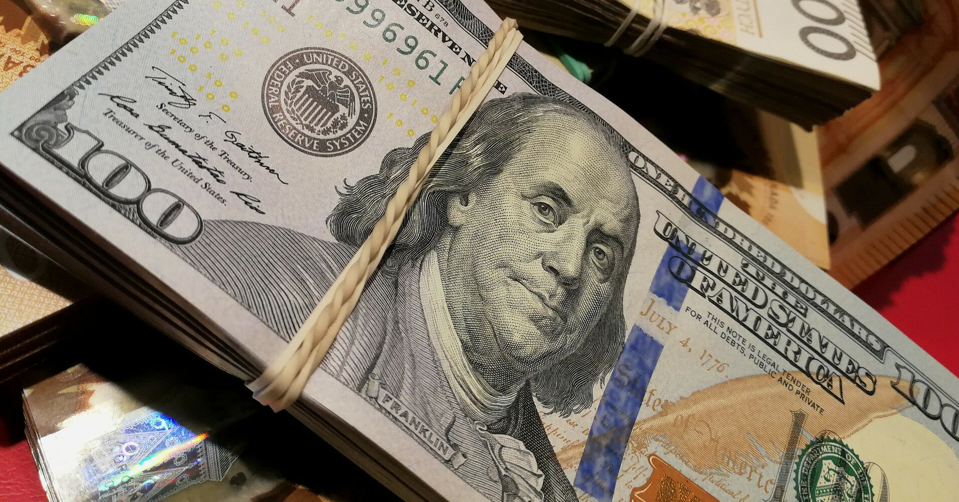 Міжбанк: долар припинив падіння