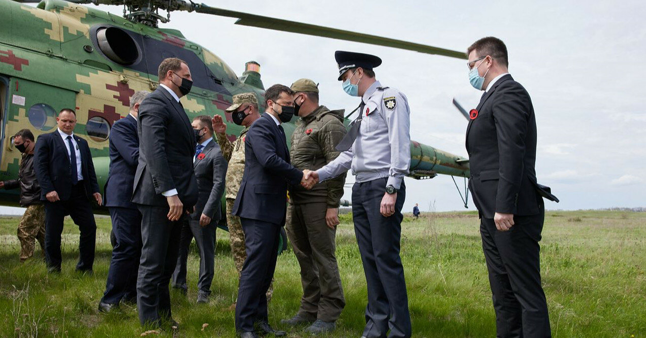 Зеленський разом з послами G7 прибув на Донбас