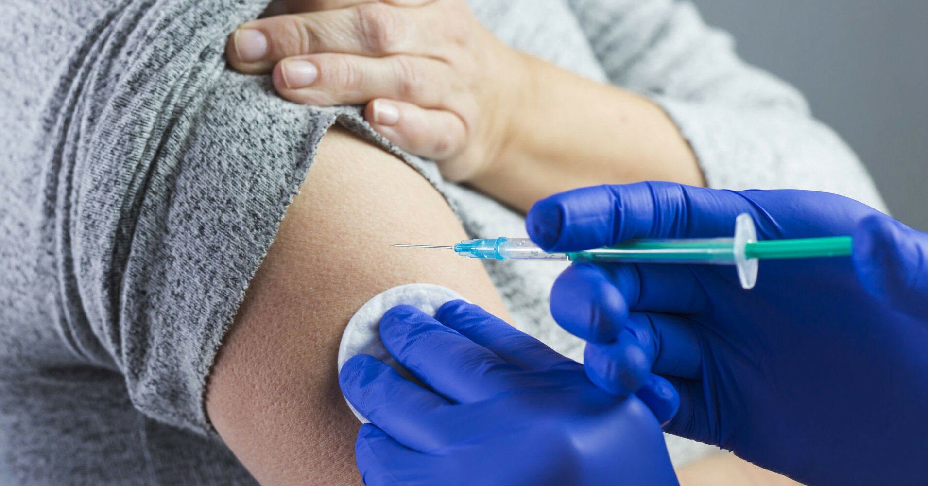 В США полностью вакцинировали более половины взрослых жителей