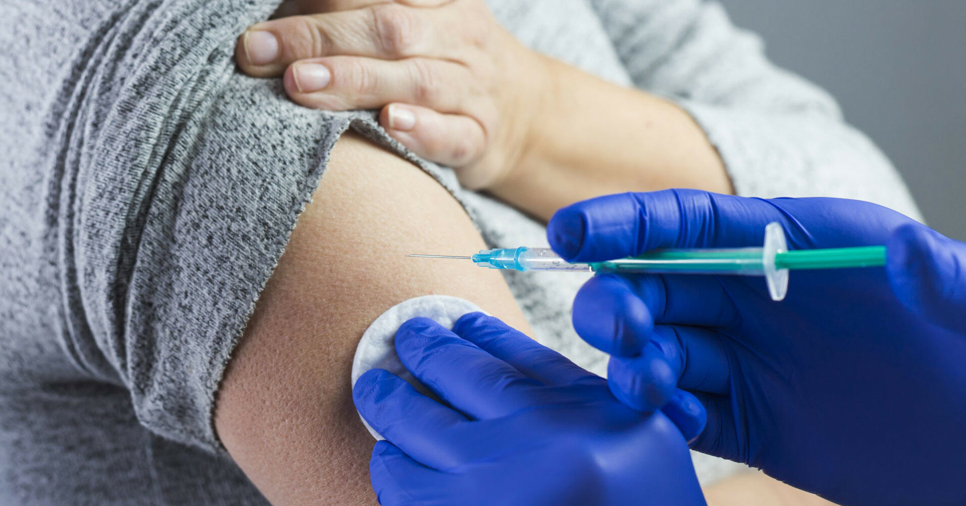 В Украине за прошлые сутки сделали почти 25 тысяч прививок