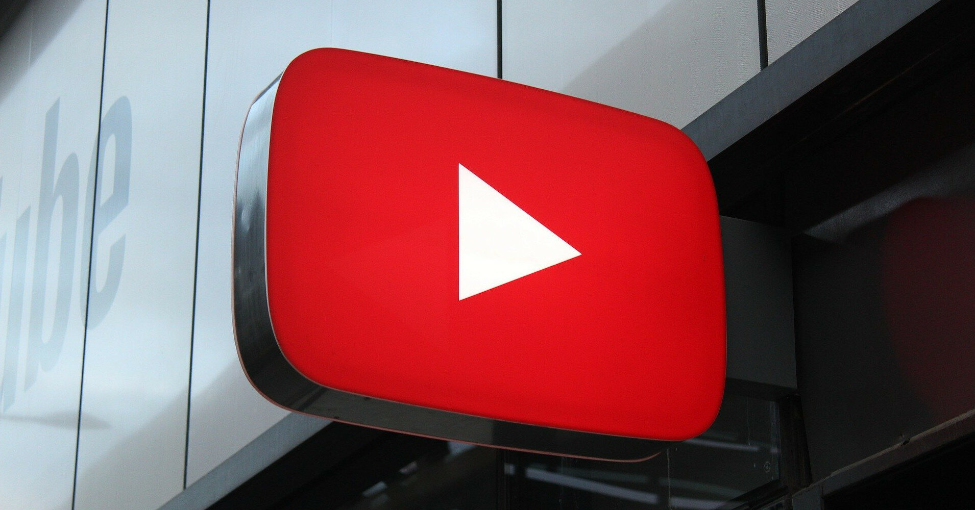 Суд ЄС виправдав YouTube у справі про авторські права