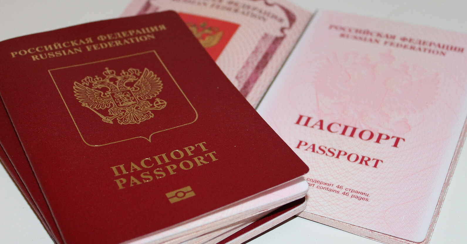 Жителей Донбасса заманимают в "армию ЛДНР" российскими паспортами
