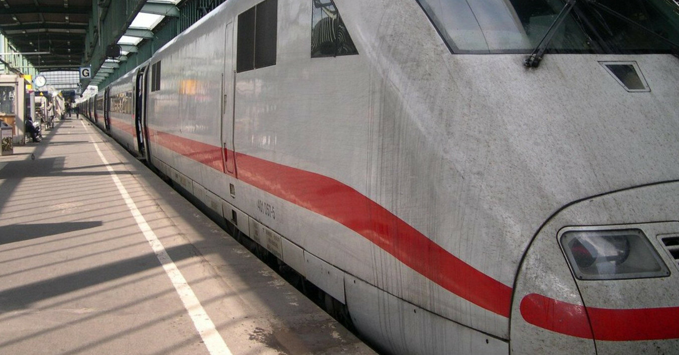 У Німеччині поїзда повністю перейдуть на енергію сонця та вітру