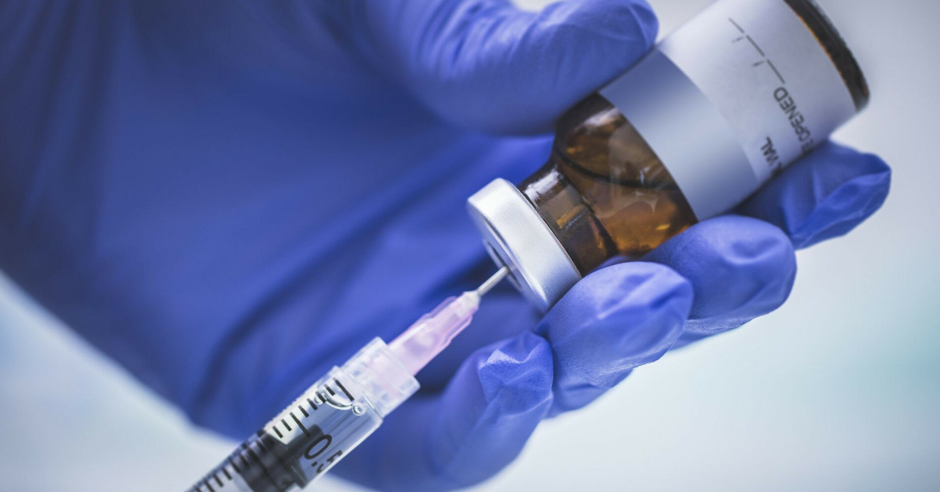 Україна просить Німеччину передати надлишкові вакцини проти COVID-19