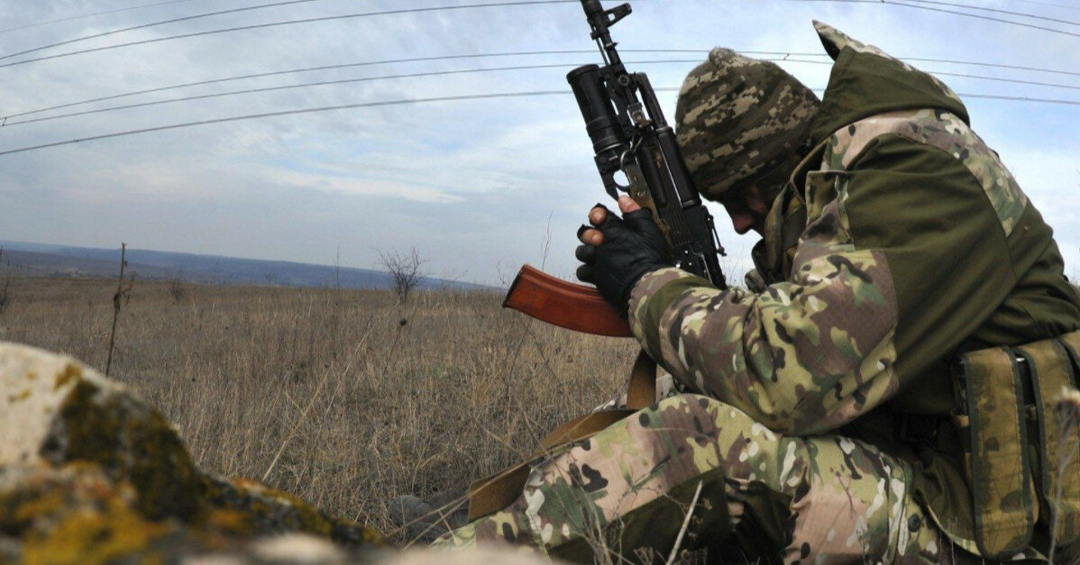 На Донбассе пьяный боевик расстрелял своих "сотоварищей"