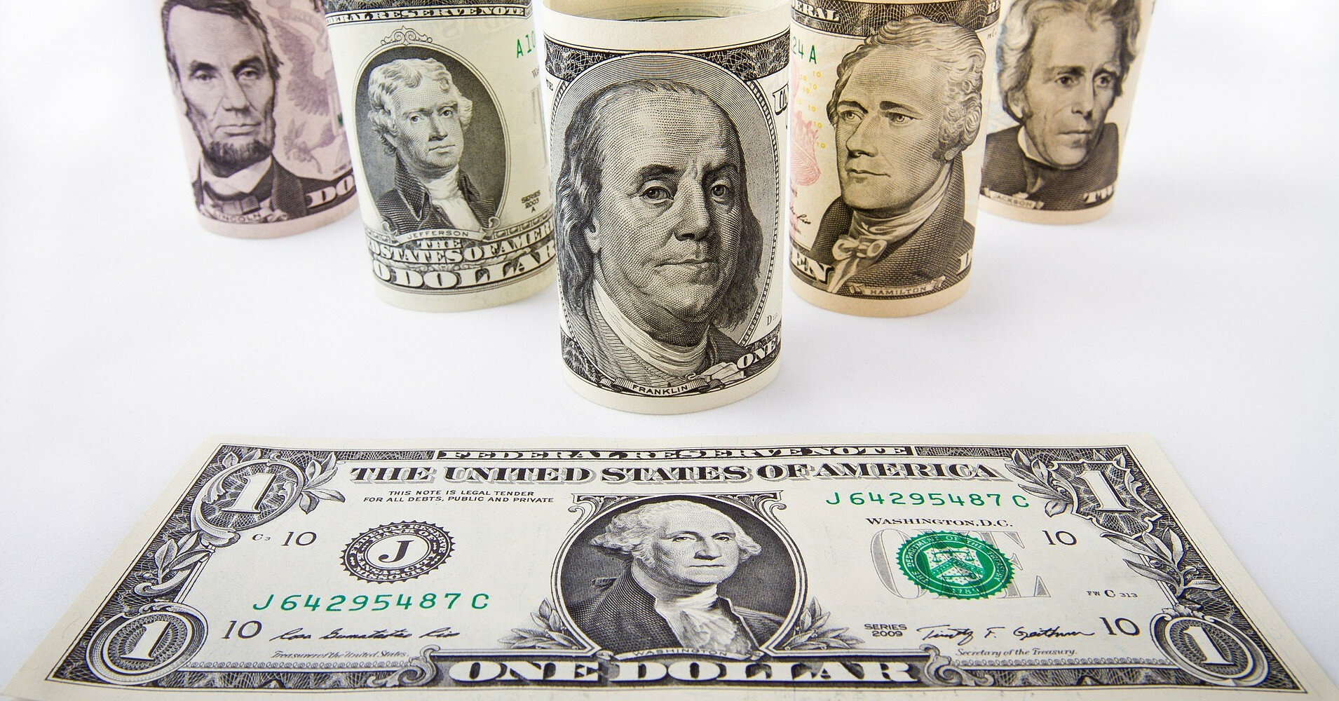 Міжбанк: величезні продажі валюти тиснуть на долар