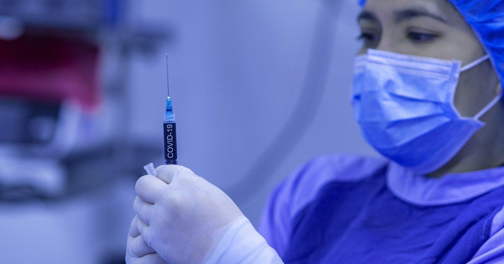 В Украине сделали рекордное количество COVID-прививок за сутки