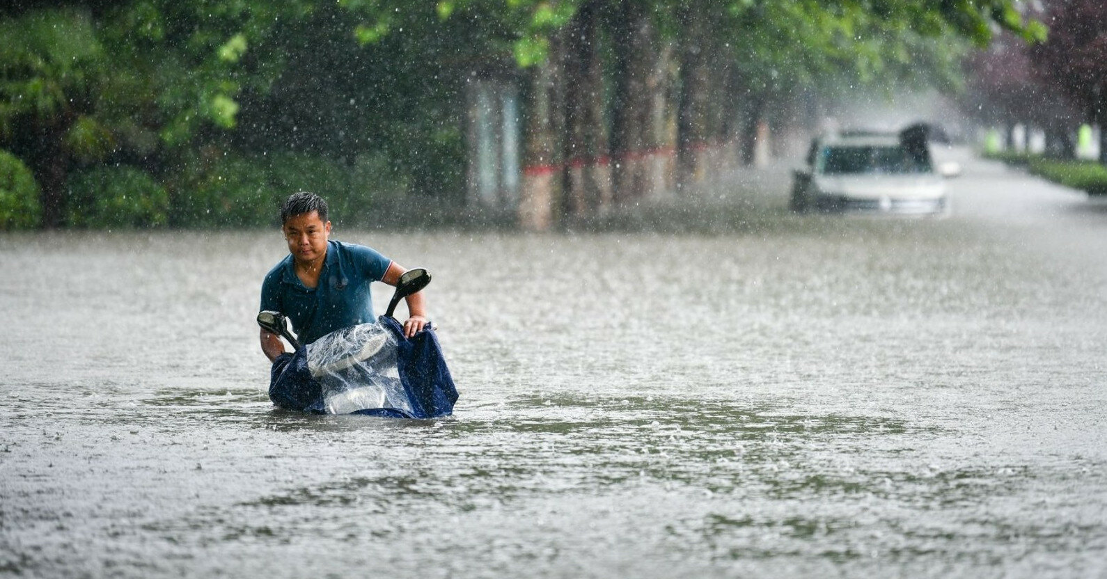 Наводнение в Китае: более 30 погибших