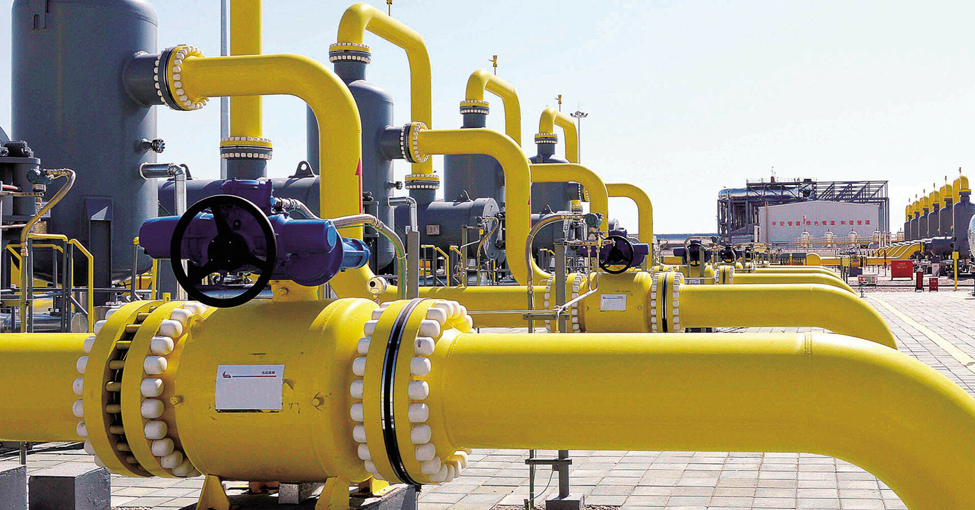 Україна значно збільшила імпорт газу