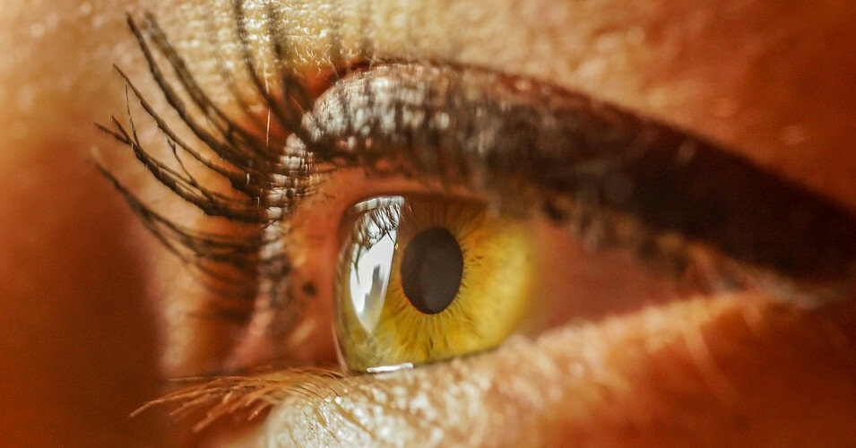 У людей, які перехворіли на COVID-19, знайшли пошкодження очей