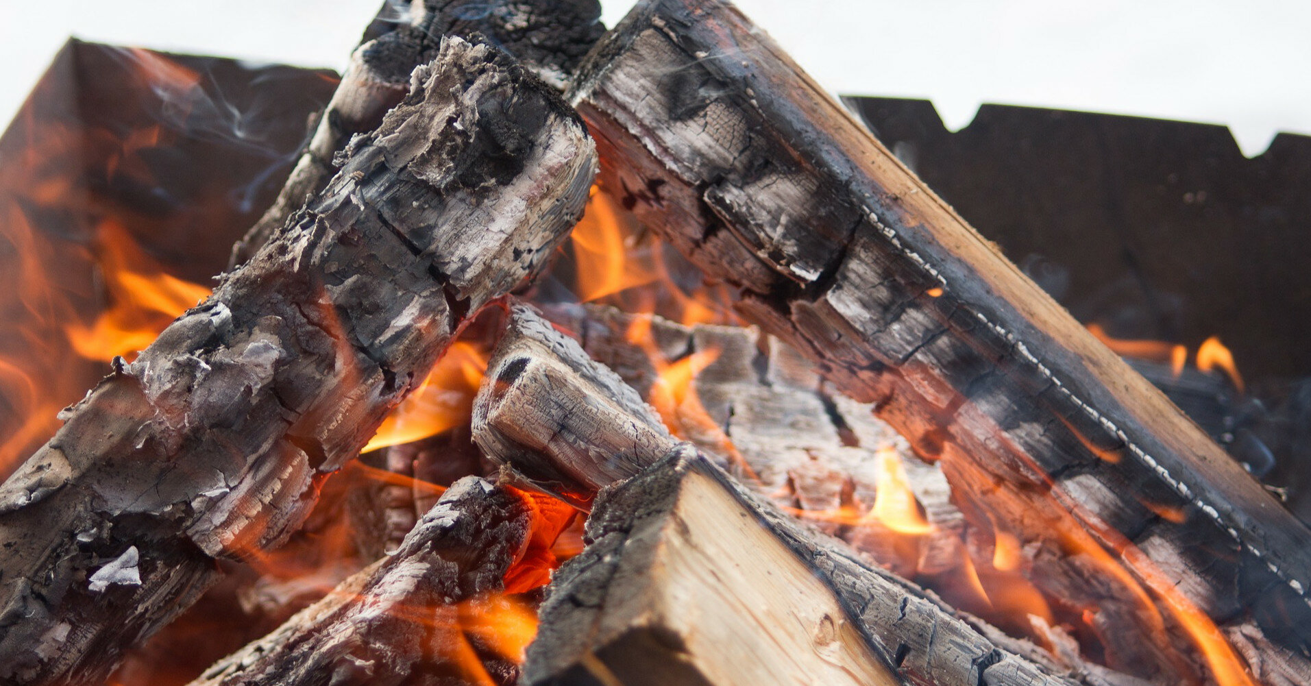 Виявлена небезпека приготування їжі на дровах і вугіллі
