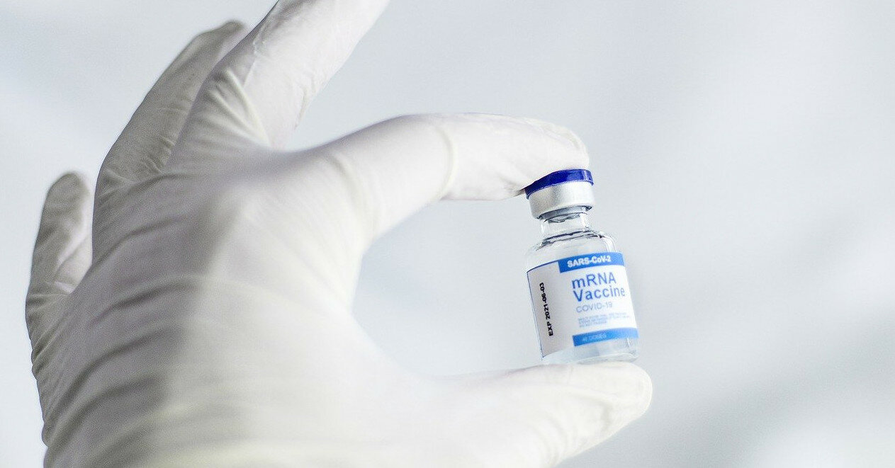Лаборанти пояснили присутність домішок у вакцині Moderna
