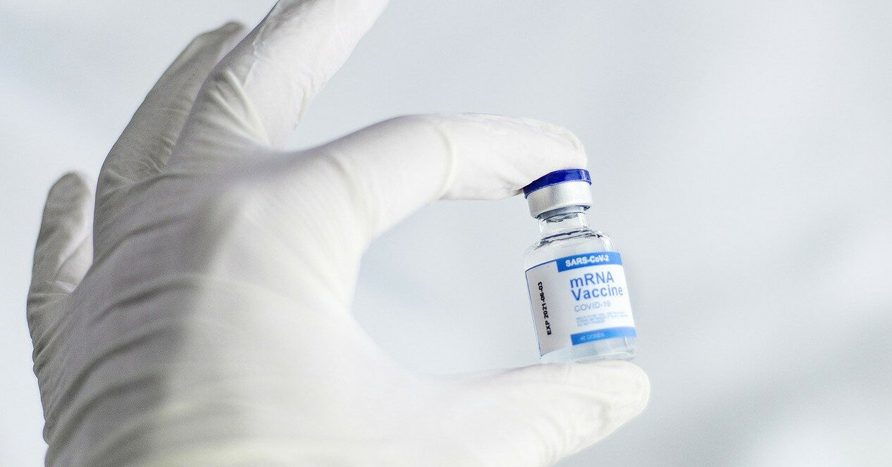 Бесплодие и вакцинация: ученые развеяли слухи о COVID-прививке