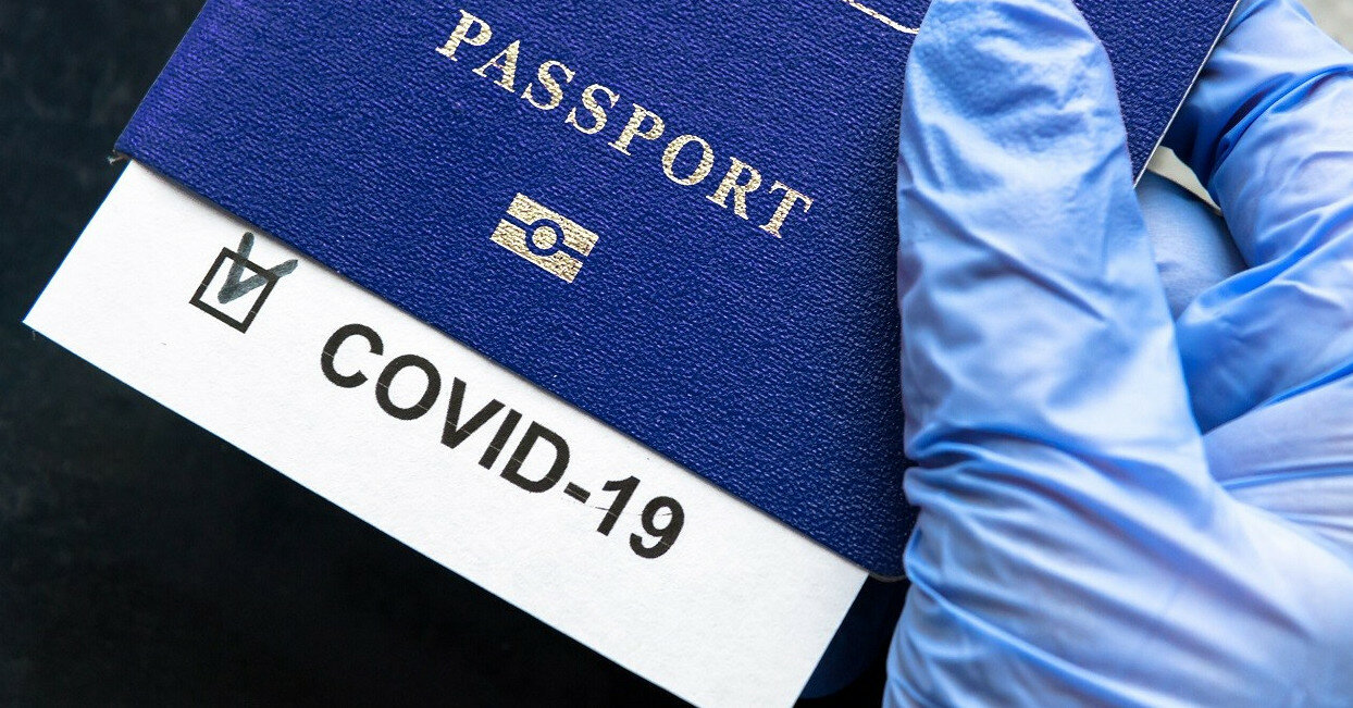 Кабмин ввел "желтые" и "зеленые" COVID-паспорта