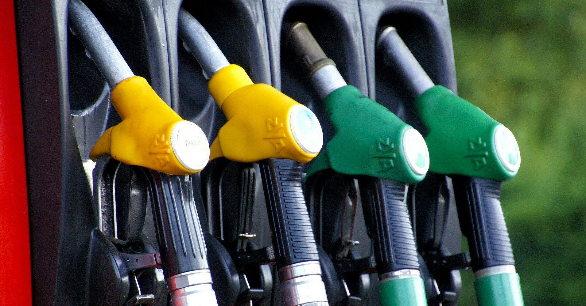 Мережі АЗС продовжили підвищувати ціни на паливо