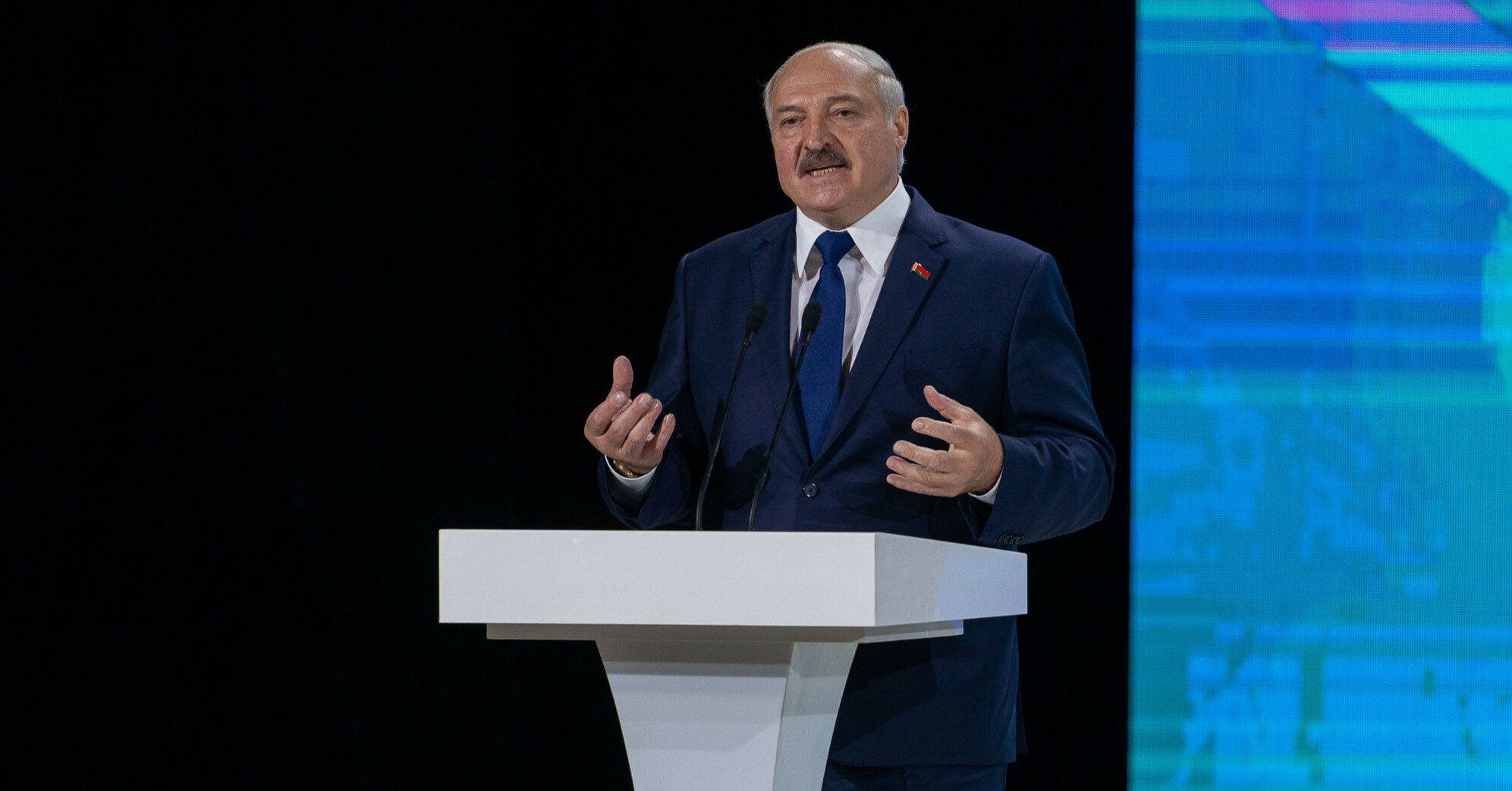 Лукашенко пригрозив злитися з РФ в "єдину військову базу"
