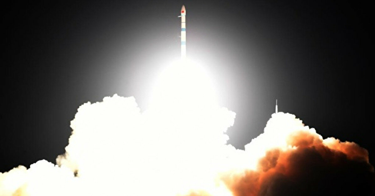 Китай запустил ракету с новым спутником на борту