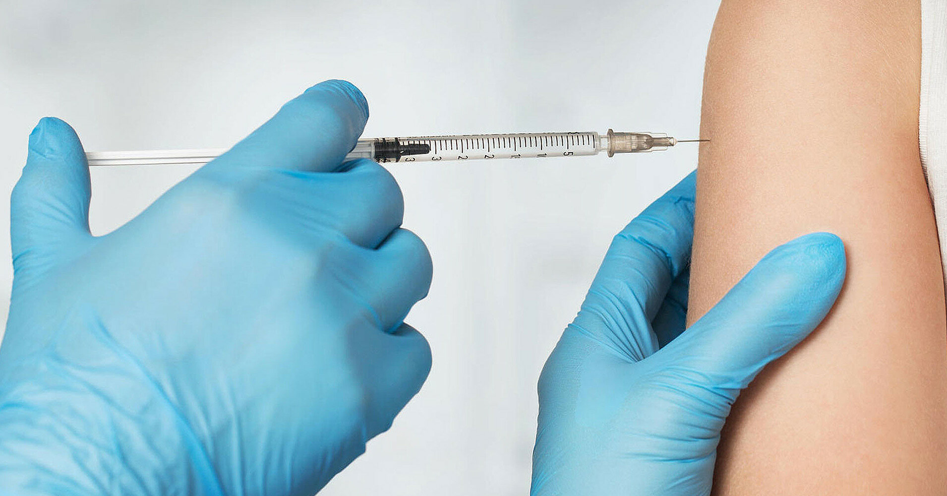 Украина обязалась до конца года вакцинировать минимум 17 млн человек