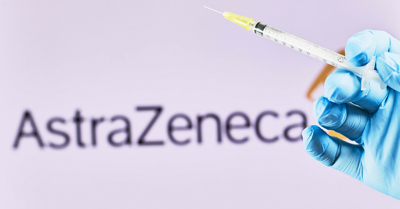 AstraZeneca испытала препарат против COVID-19 на основе антител