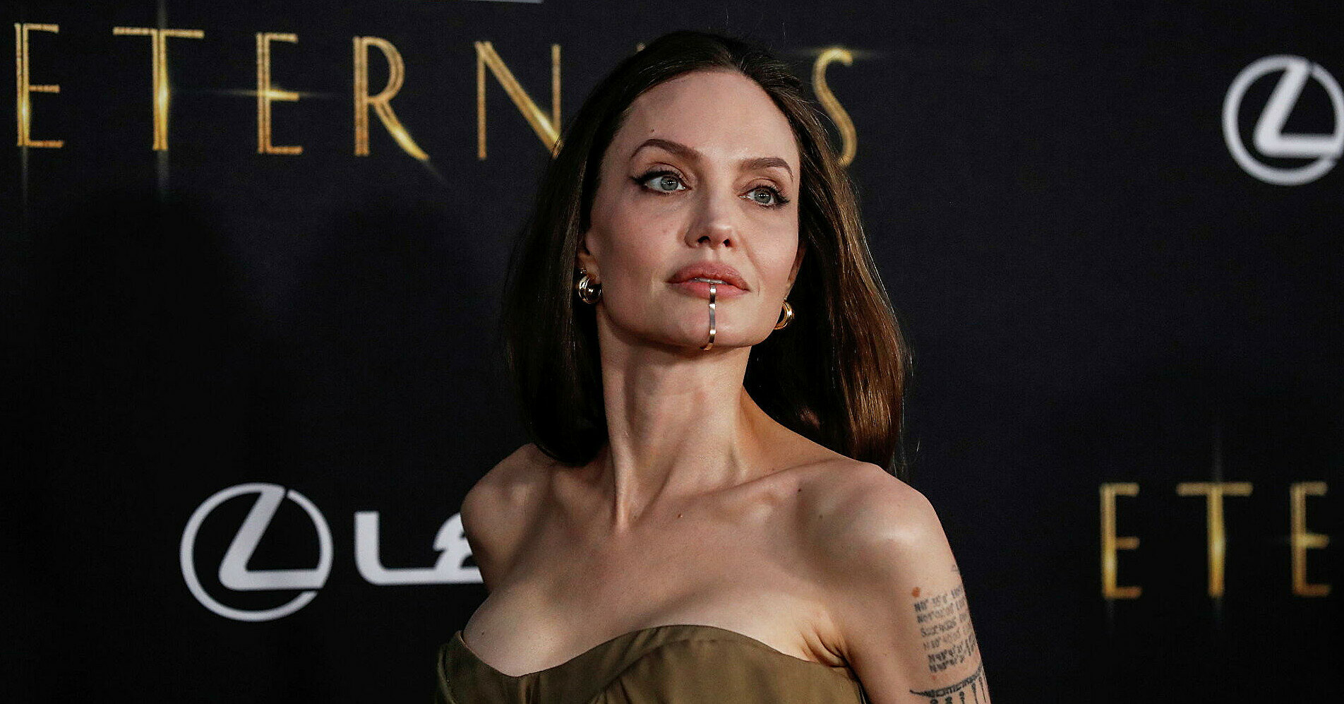 Лучшие выходы Анджелины Джоли за 2021 год