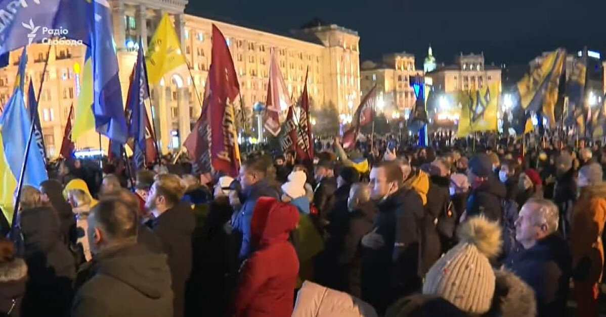 У центрі Києва проходить кілька акцій із закликами до влади