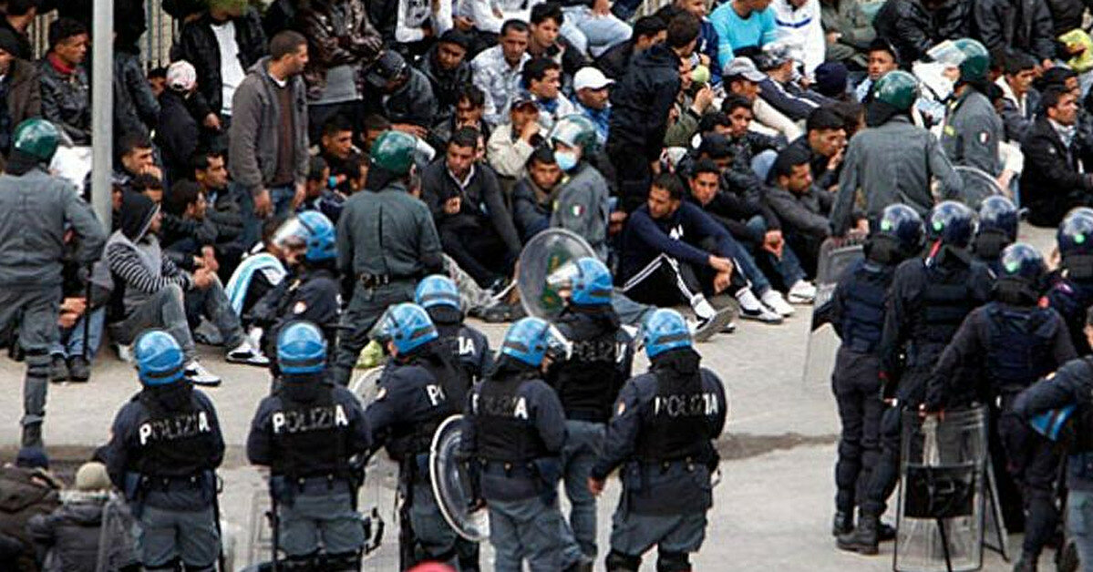 У Франції поліцейські та жандарми постраждали у сутичці з мігрантами