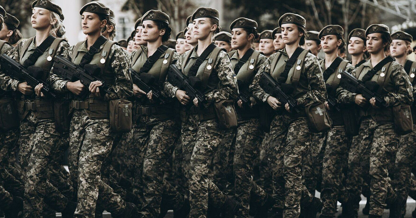 Работающих женщин будут ставить на воинский учет