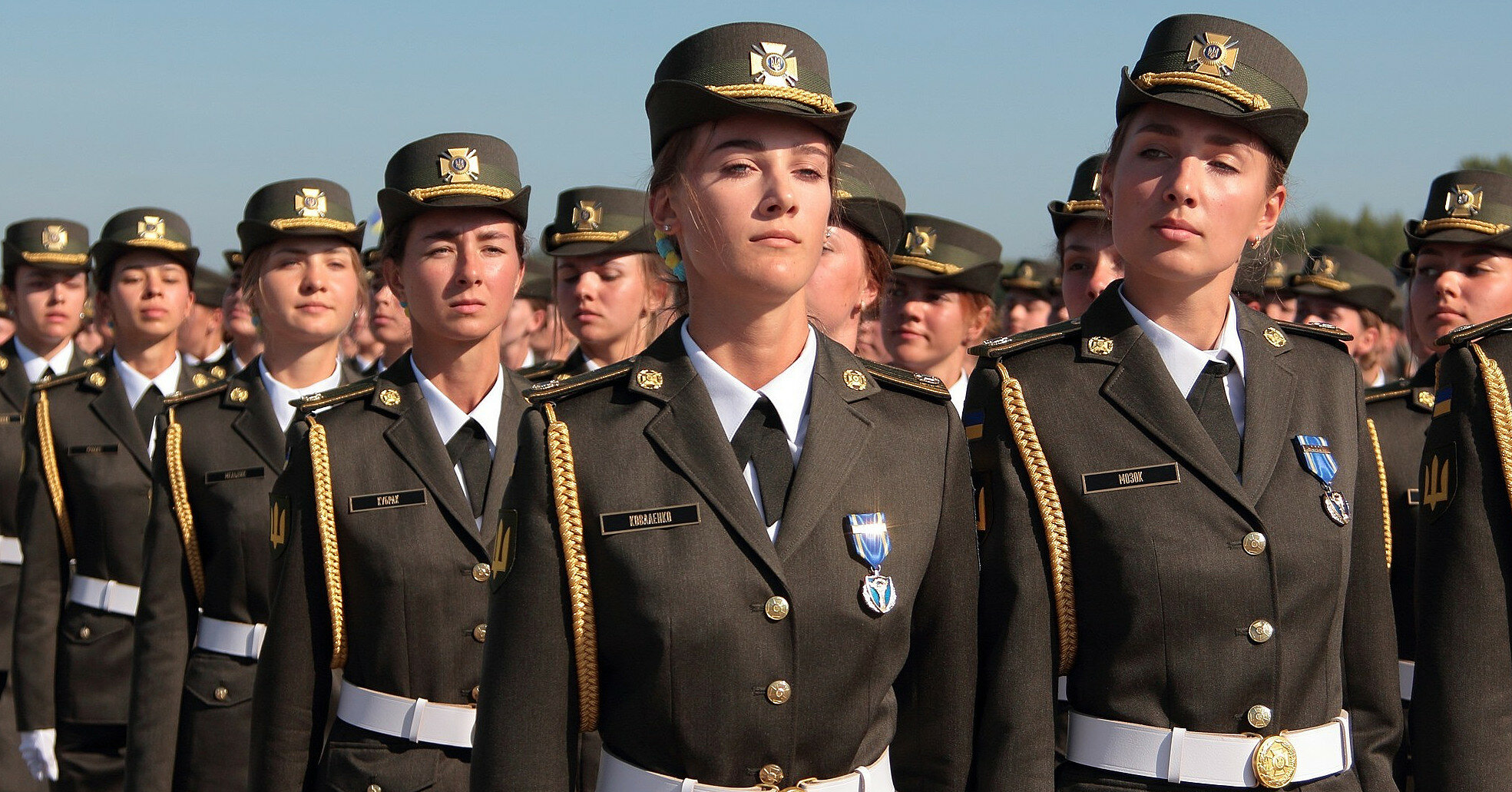 Нардепы хотят сделать воинский учет для женщин добровольным