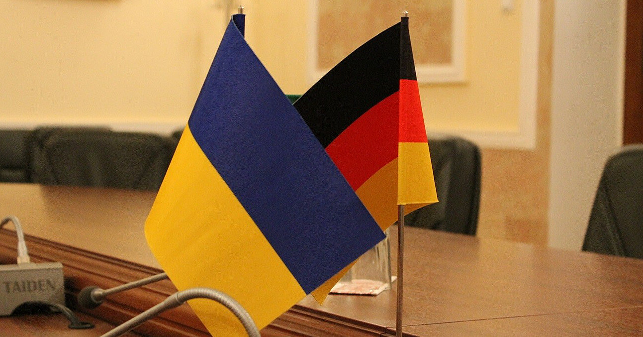 Украина обсудит с правительством Германии блокирование поставок оружия