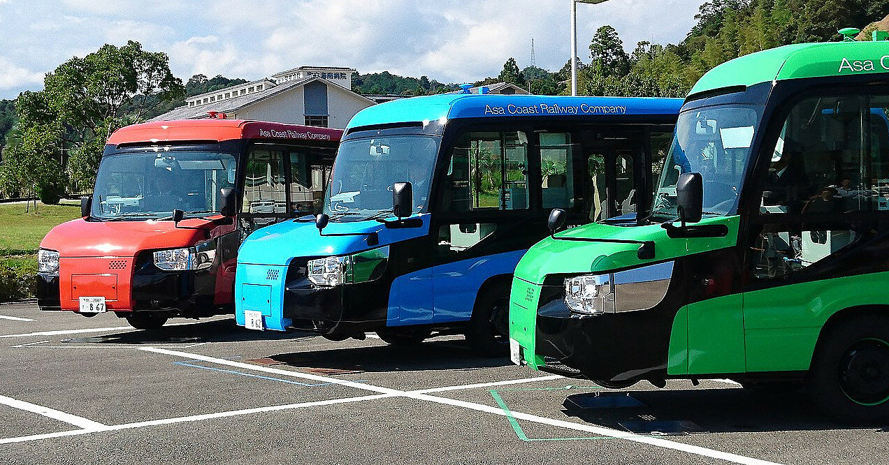 В Японии представили автобус, который превращается в поезд