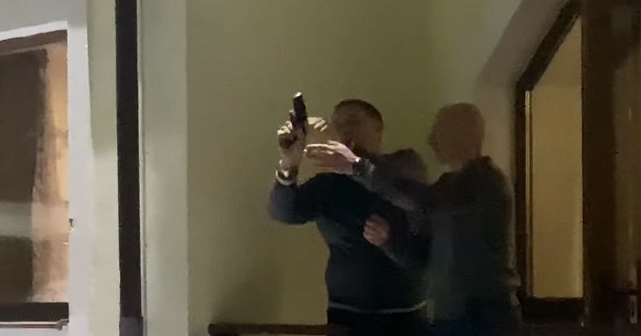 В Буковеле постояльцы устроили стрельбу в отеле: полиция их не задержала