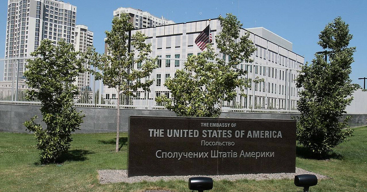 В посольстве США снова советуют воздержаться от поездок в Украину