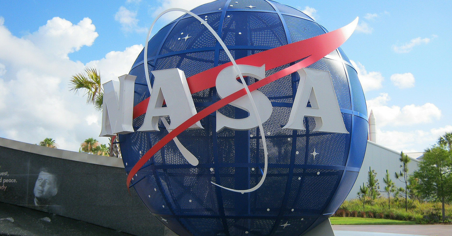 Возвращение на Луну: NASA запускает суперракету