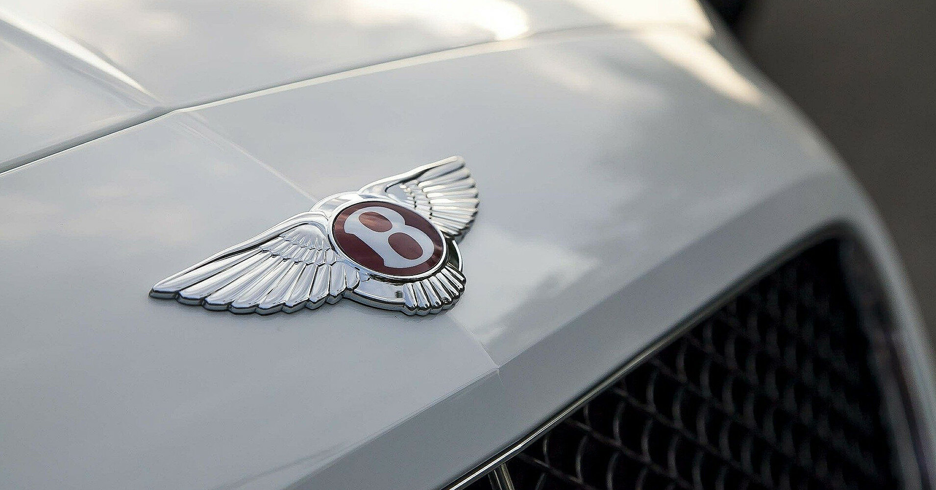 Bentley выпустит первый в своей истории электромобиль - Автомир - Курс  Украины