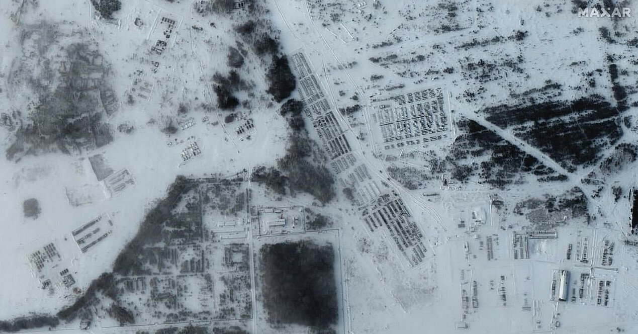 ЗМІ показали супутникові фото російських військ під кордоном України