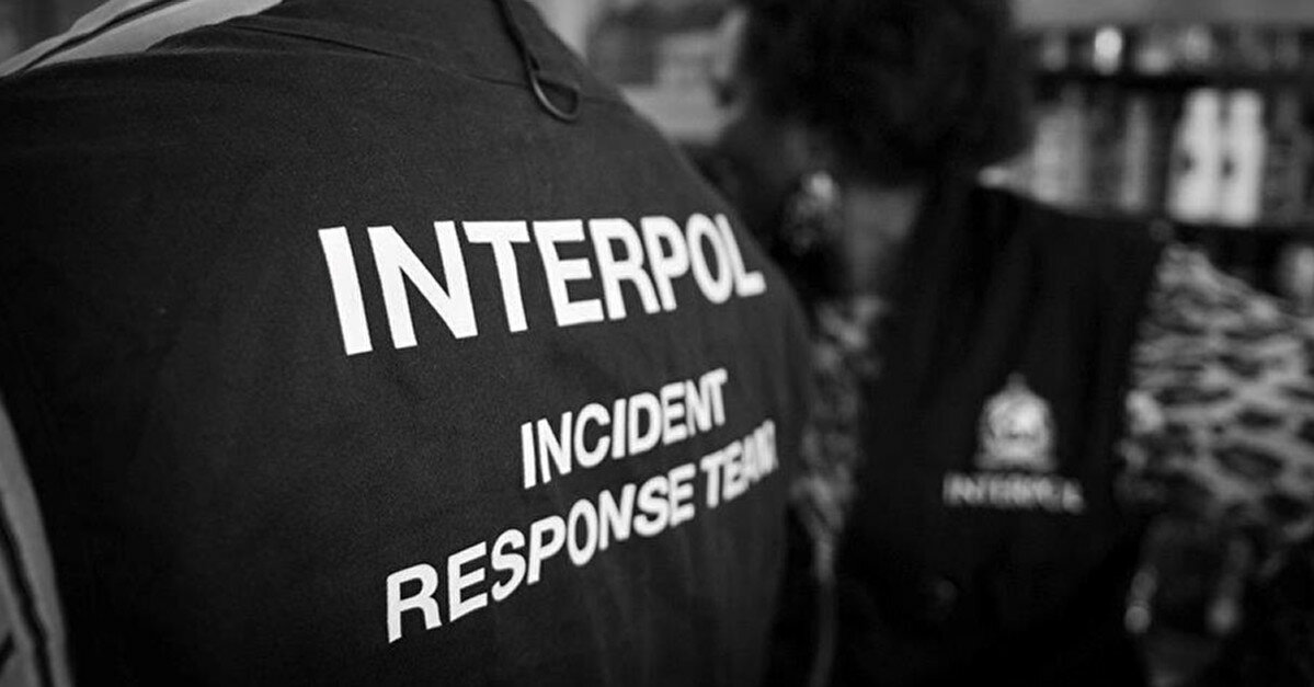 Международные преступники. Interpol полиция. Интерпол Эстетика. Международная организация уголовной полиции. Интерпол арест.