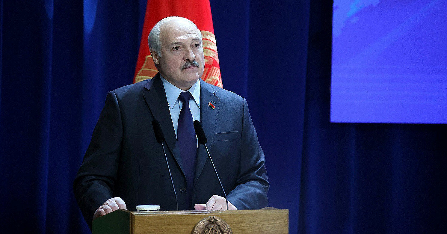 Лукашенко: Путін пропонує Зеленському прийнятний варіант "миру"