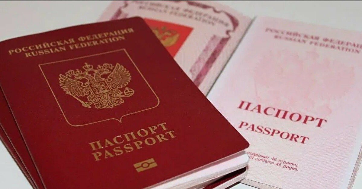 Мэр: в Мелитополе оккупанты заставляют предпринимателей и пенсионеров получать паспорта РФ