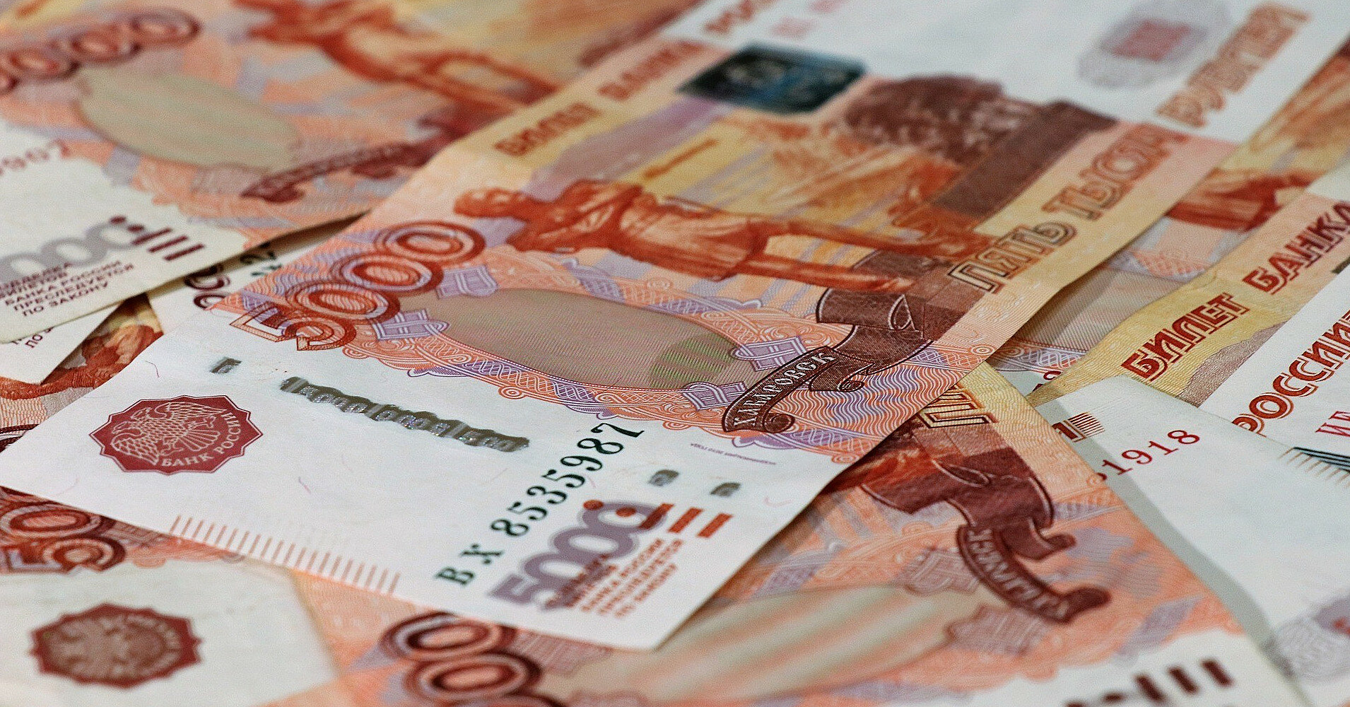 Россия заплатила по евробондам в рублях, но дефолт не признает