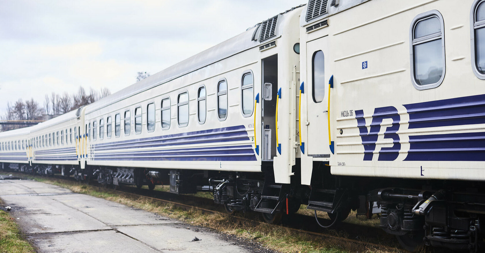 УЗ: через обстріл Львівщини затримується низка потягів