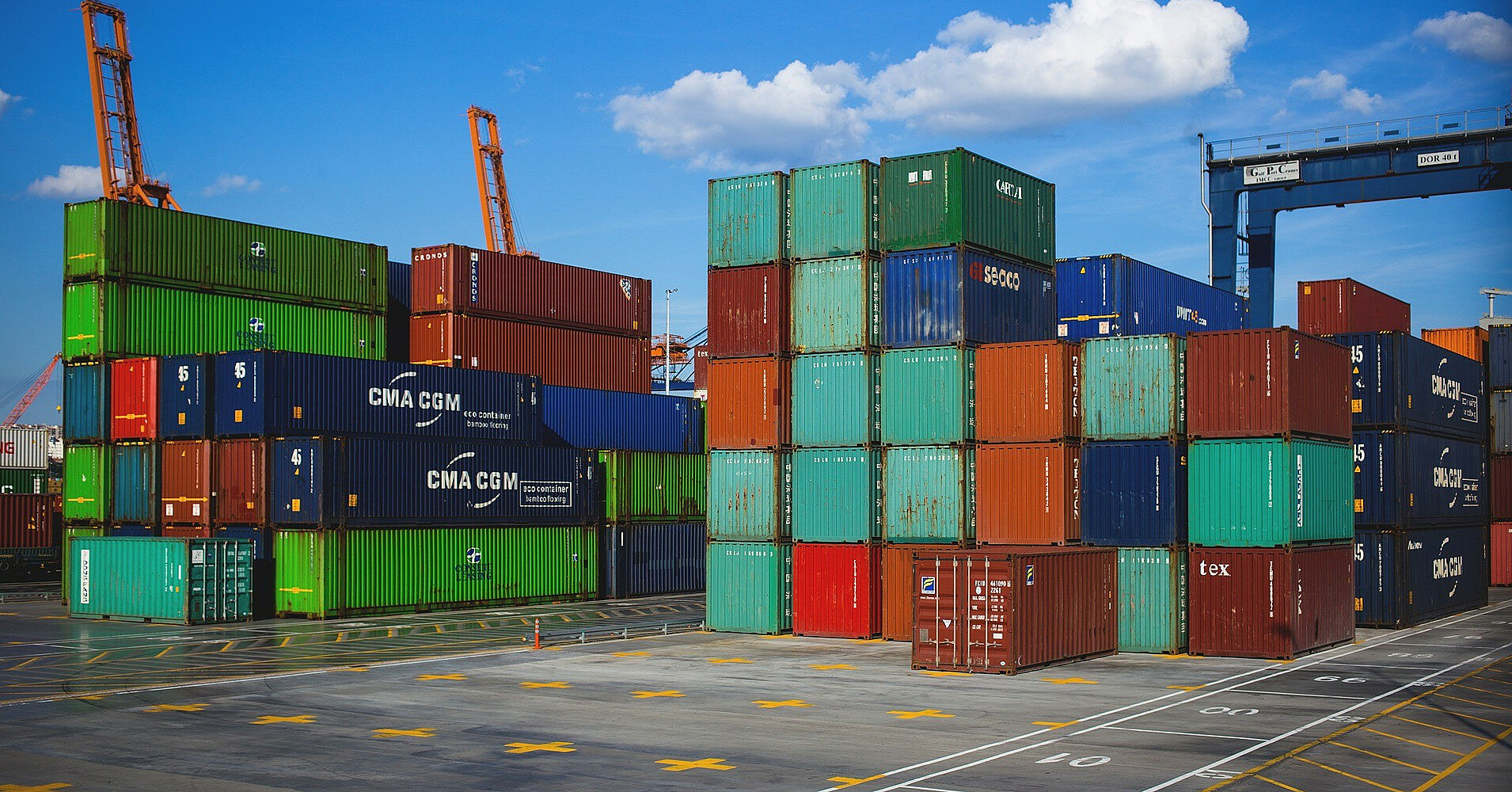 Bloomberg: контейнерний імпорт до Росії впав на 60% після вторгнення в Україну