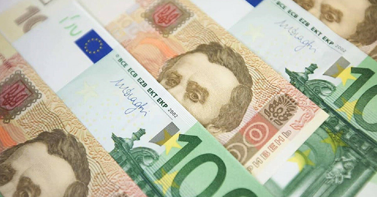У НБУ назвали причину падіння ринкового курсу гривні до долара