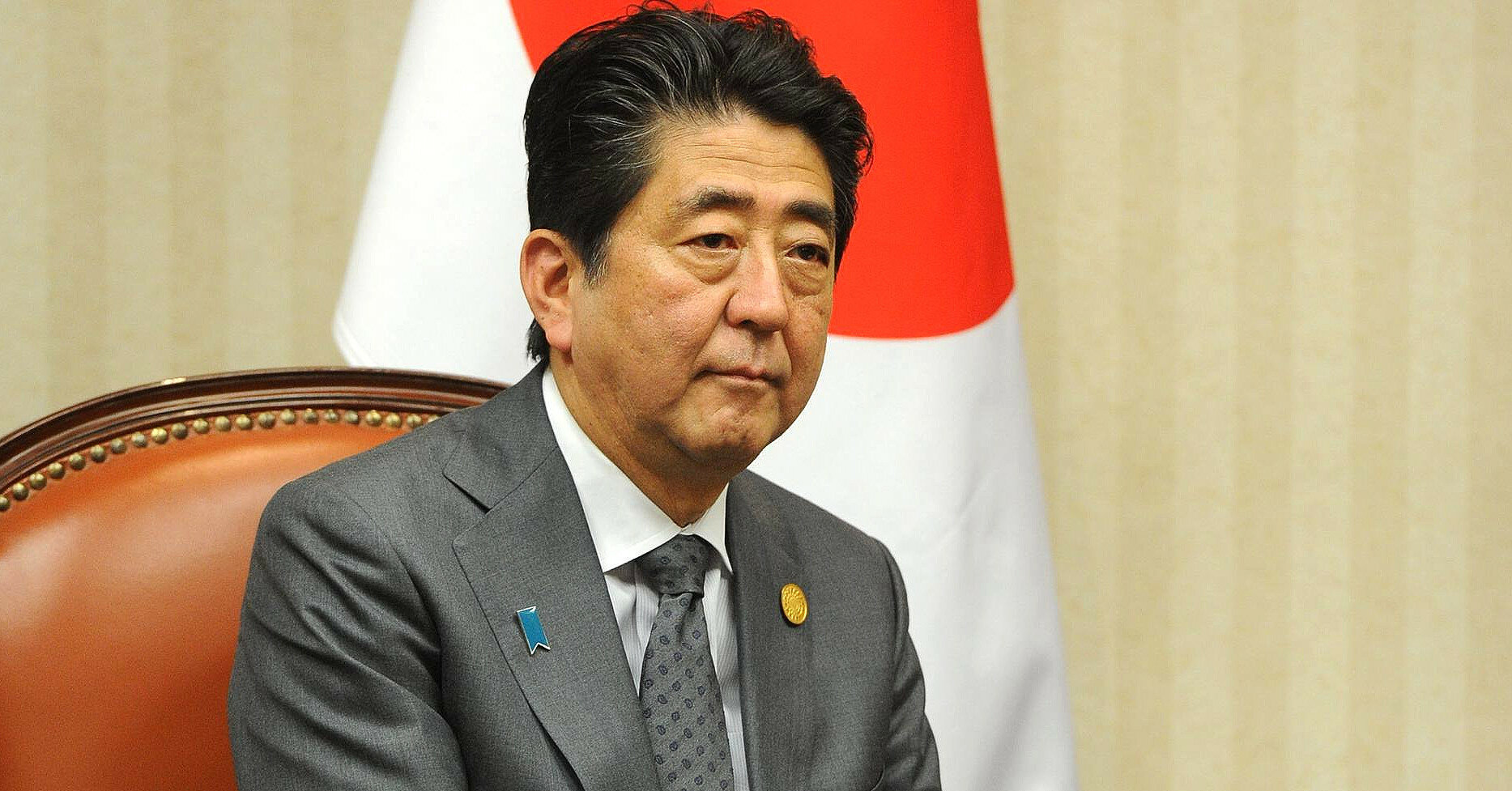 Екс-прем'єр Японії помер після замаху