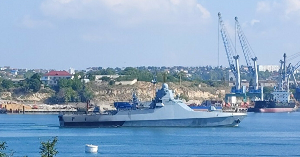 ЗМІ: у Севастополі помітили підбитий корабель Чорноморського флоту РФ