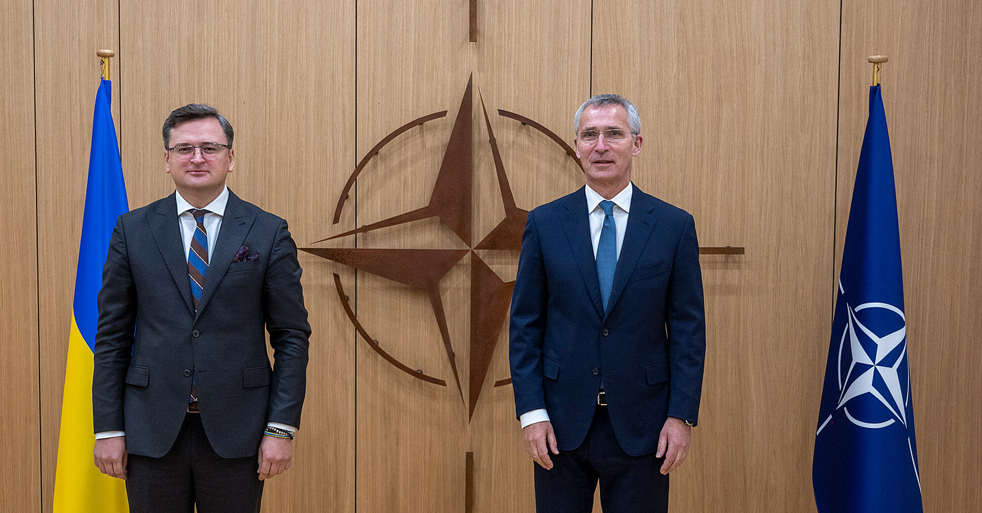Кулеба обратился к НАТО: просит танки, ПВО и ускорить производство оружия