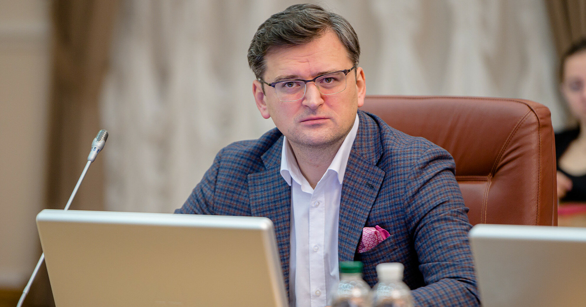Кулеба: Українські посольства 17 разів отримували листи із погрозами