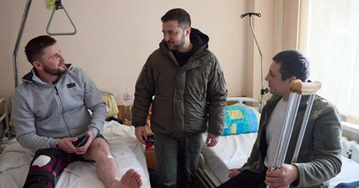 Зеленский посетил раненых защитников Украины в Харьковской области