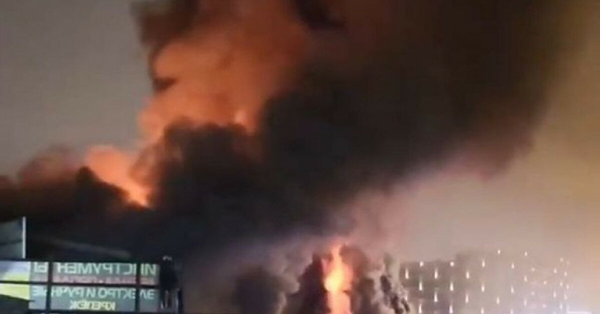 У Москві горить склад: вогонь розповсюдився на 2 тисячі квадратних метрів