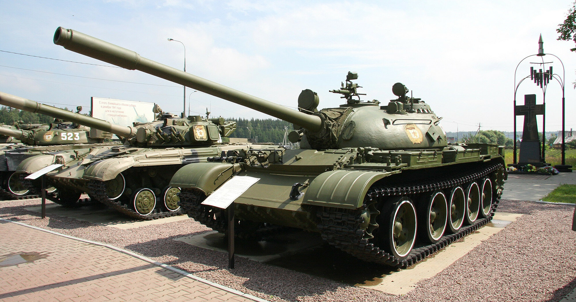 РФ снимает с хранения и отправляет на фронт танки 1950-х годов - CIT